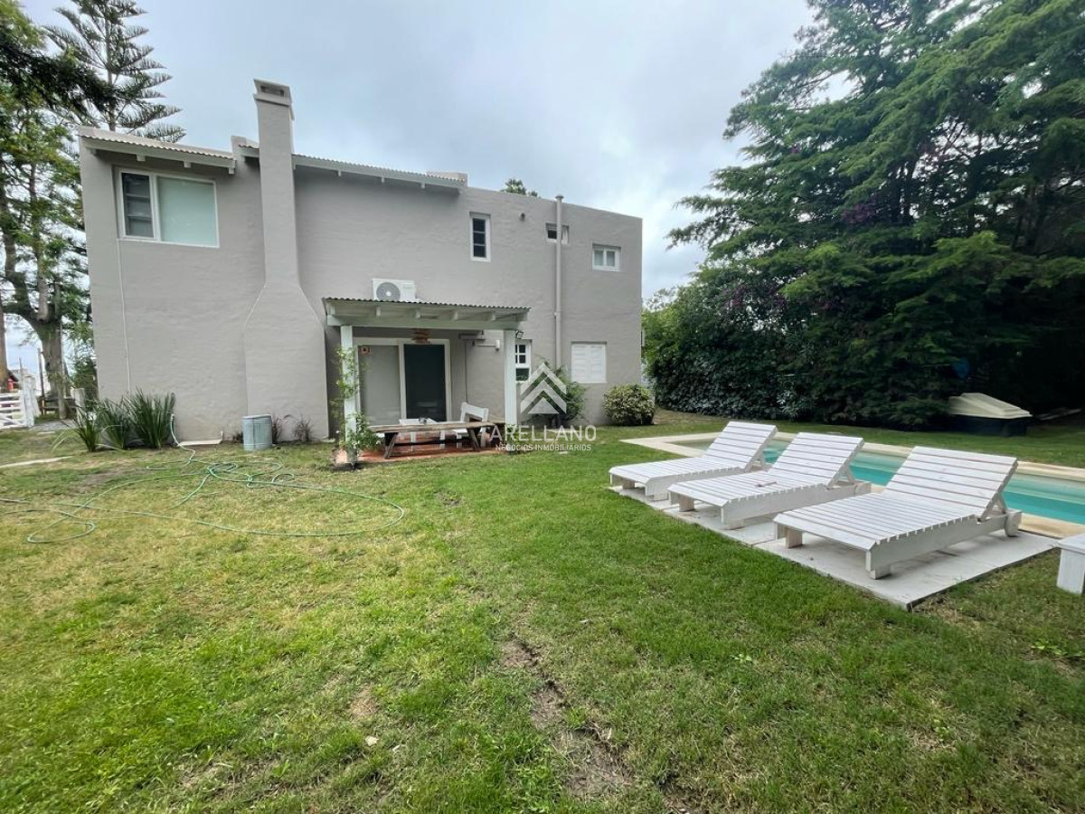 Casa ID.3680 - Casa en venta reciclada a estilo moderno, con amplio jardín en Montoya, La Barra