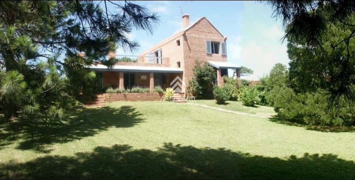 Casa ID.3677 - Excelente casa de 3 dormitorios en suite + dependencia en La Barra