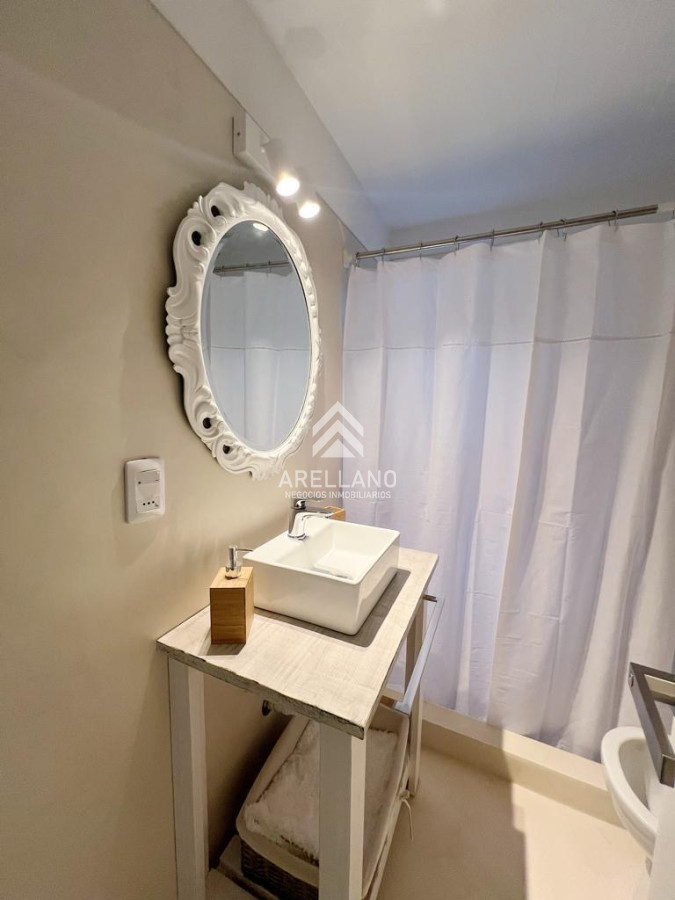 Casa ID.3680 - Casa en venta reciclada a estilo moderno, con amplio jardín en Montoya, La Barra
