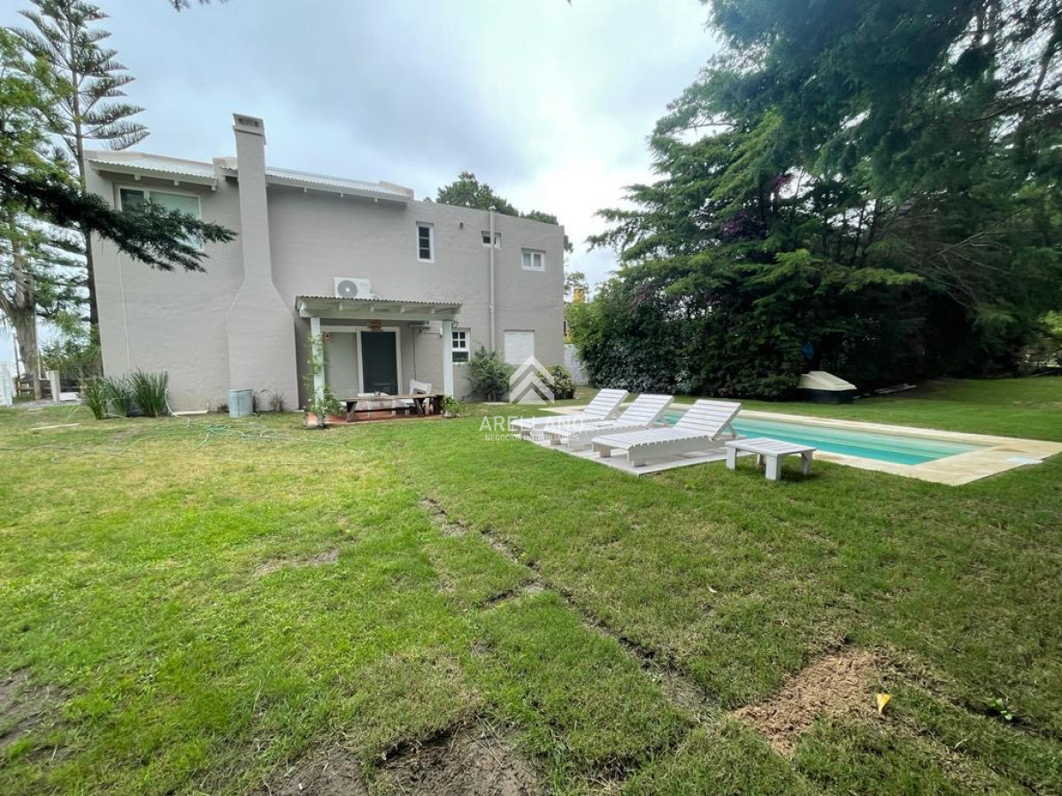 Casa ID.3680 - Casa en venta reciclada a estilo moderno, con amplio jardín en Montoya, La Barra