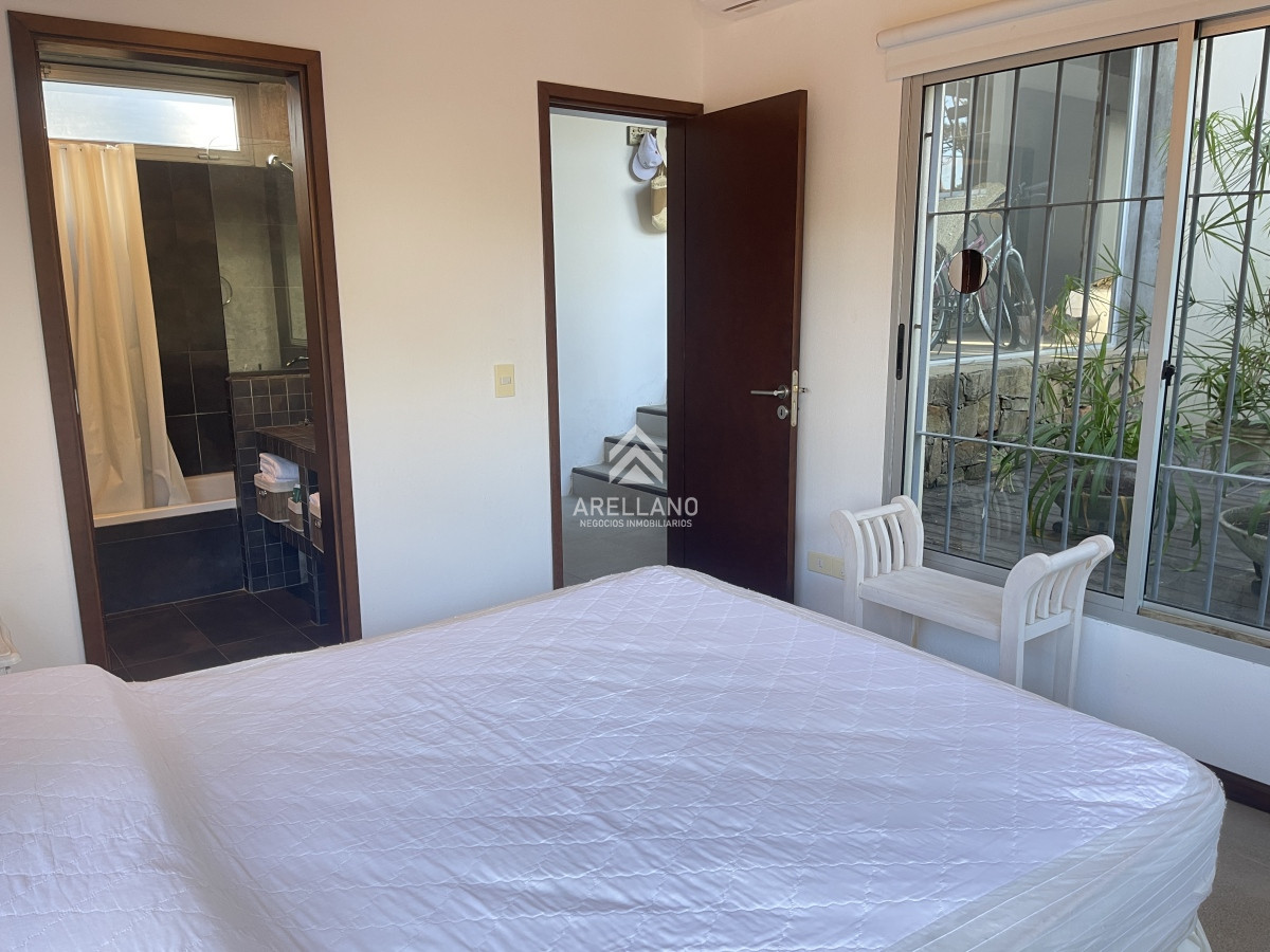 Casa ID.3639 - Moderna casa en venta de 3 dormitorios en Montoya, La Barra