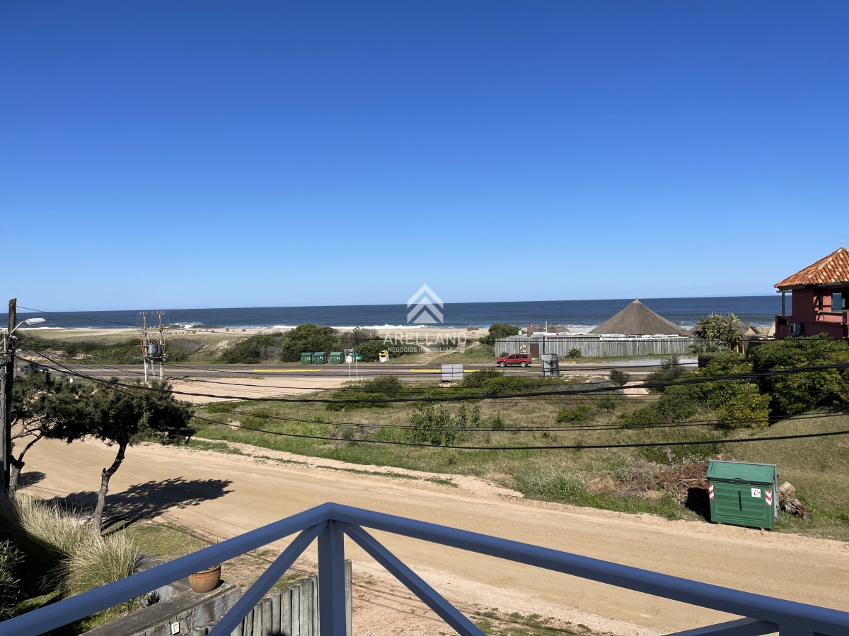 Casa ID.4599 - Casa en Montoya con excelente vista al mar, de 4 dormitorios más servicio 