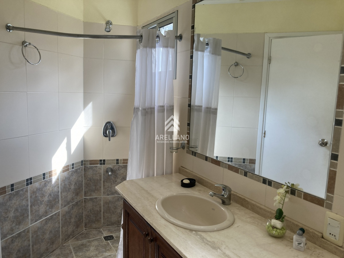 Casa ID.4600 - Venta Casa 6 dormitorios en Montoya