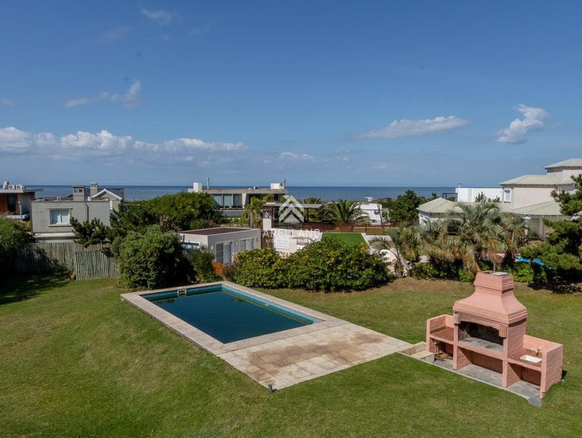 Casa ID.4601 - Amplia casa de 4 dormitorios en Montoya, La Barra vista al mar