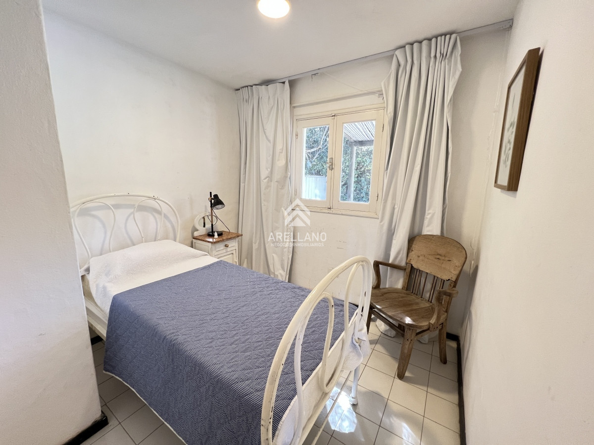 Casa ID.4599 - Casa en Montoya con excelente vista al mar, de 4 dormitorios más servicio 