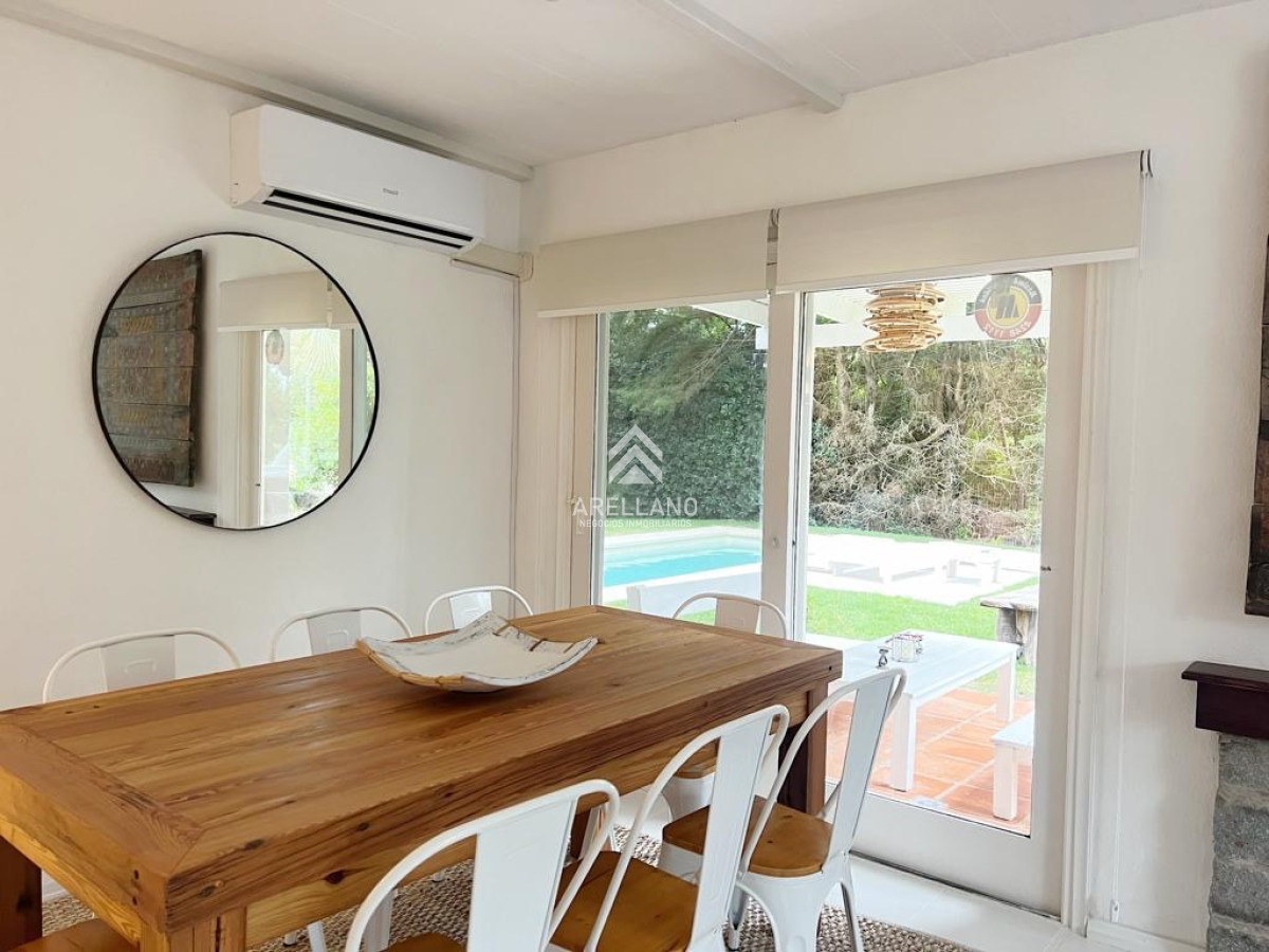 Casa ID.3680 - Casa en venta reciclada a estilo moderno, con amplio jardín en Montoya, La Barra
