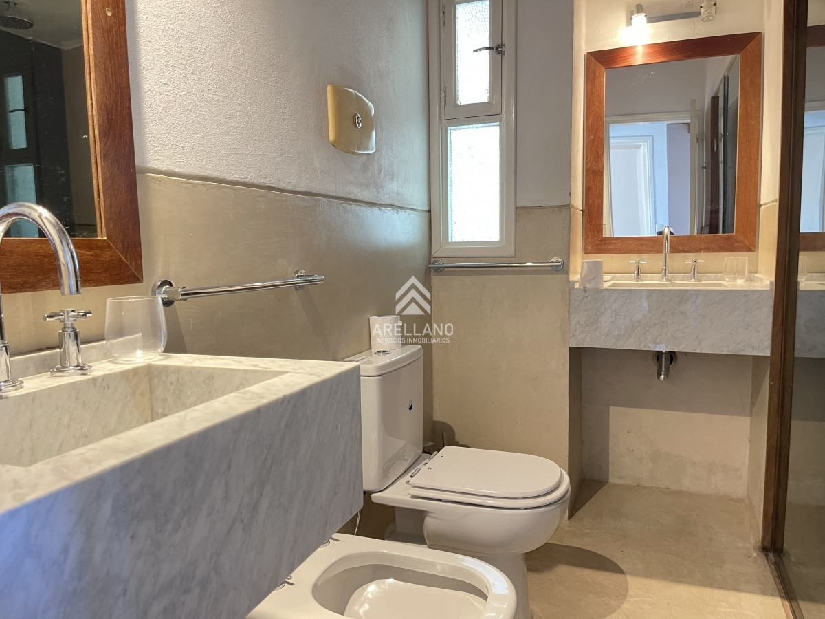 Casa ID.4599 - Casa en Montoya con excelente vista al mar, de 4 dormitorios más servicio 
