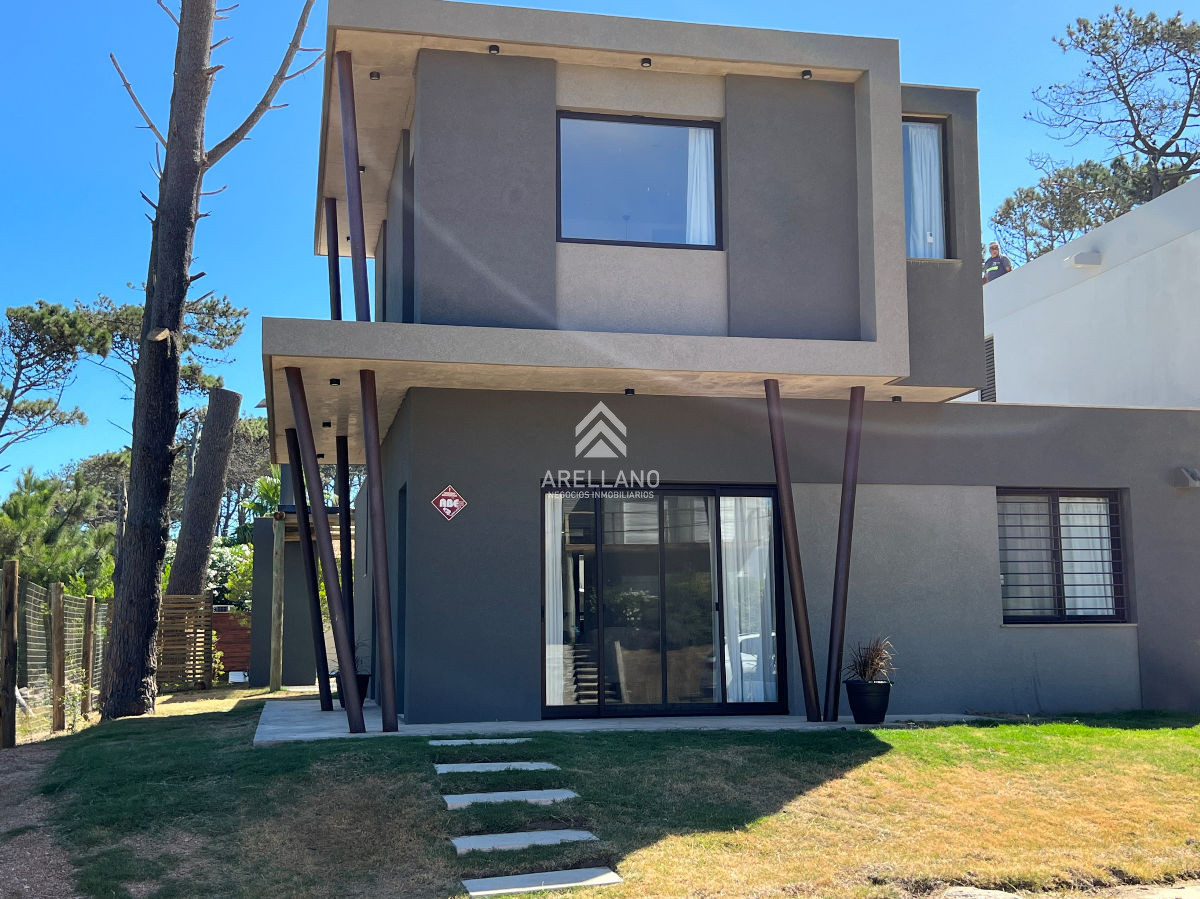 Casa ID.3637 - Moderna casa de 3 dormitorios en Montoya