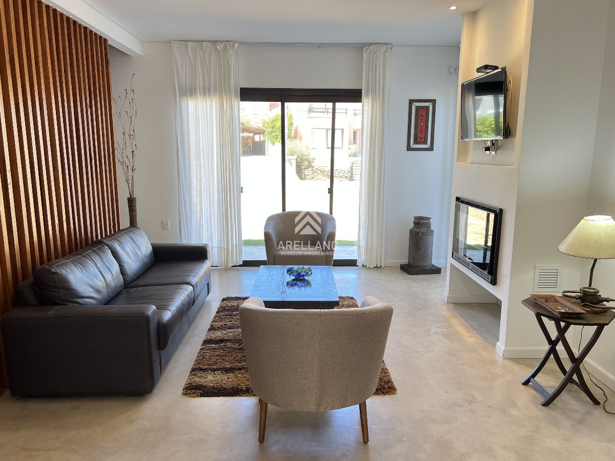 Casa ID.3637 - Moderna casa de 3 dormitorios en Montoya