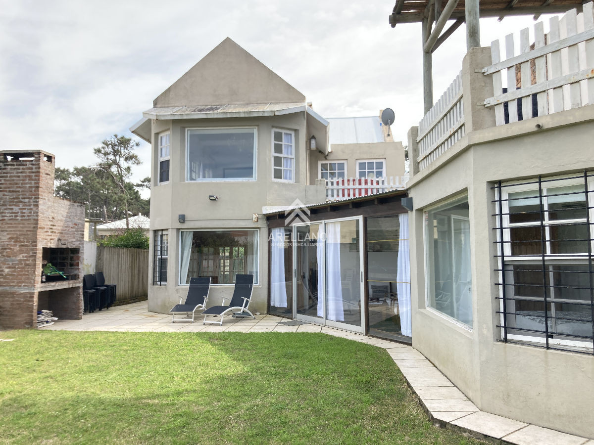 Casa ID.3666 - Venta, casa en Montoya 4 dormitorios