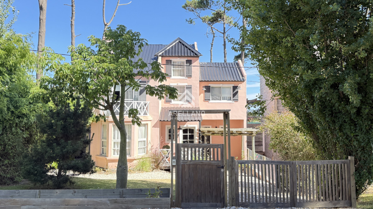 Casa ID.4596 - Importante casa en Montoya