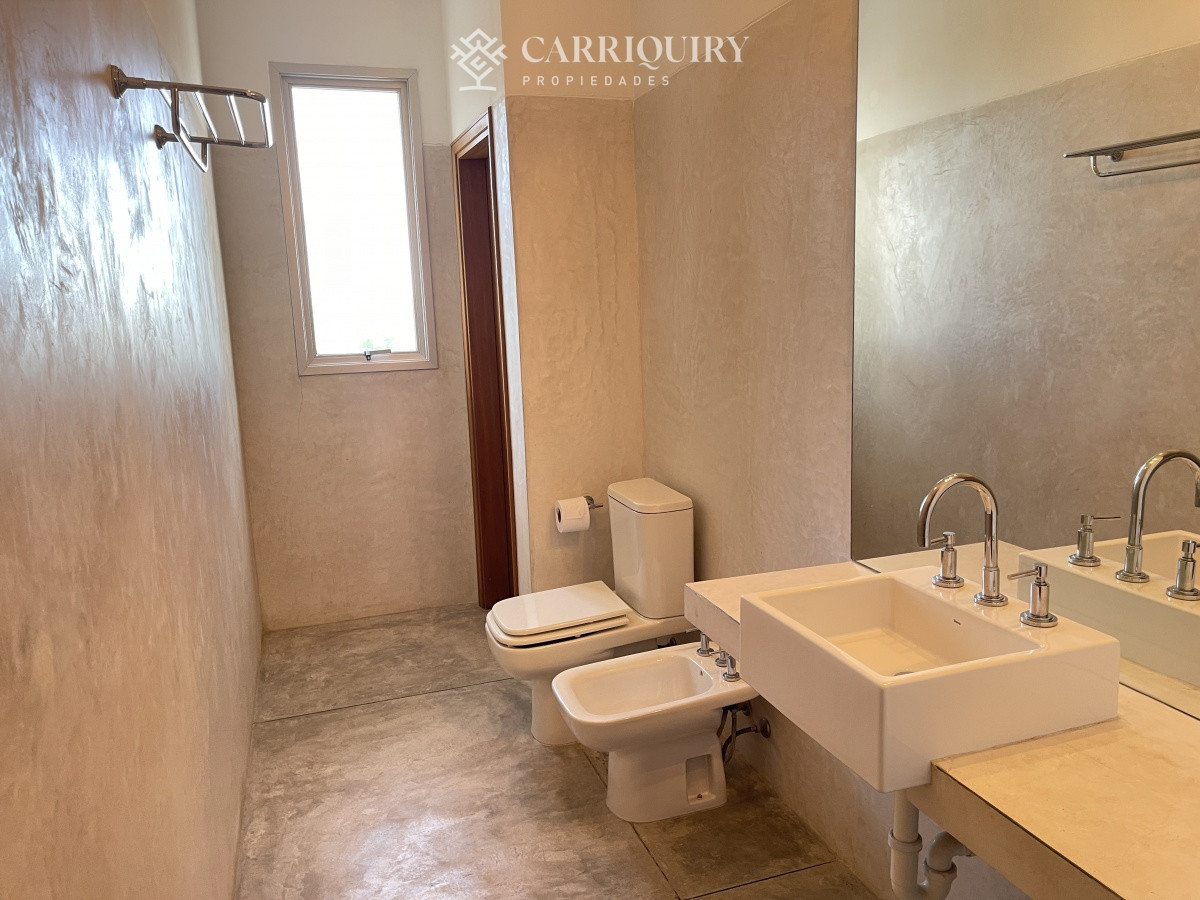 Casa ID.8150/Oportuidad!!!-Casa-en-venta-Barrio-privado-a-minutos-de-la-barra,-3-dormitiorios,-increible-entorno - Importante casa en alquiler temporal, Montoya