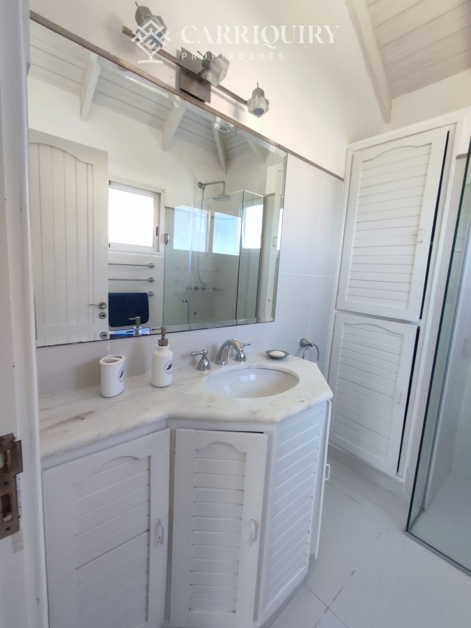 Casa ID.8154/Cómoda-casa-de-4-dormitorios- -servicio-en-Montoya - Casa de 3 dormitorios, a 100mts del mar, en Montoya, La Barra