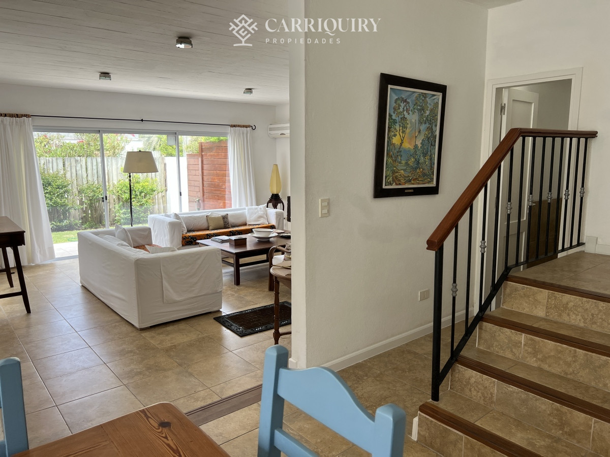 Casa ID.8134/La-Loma - Casa en Alquiler en La Barra. 5 dormitorios en total