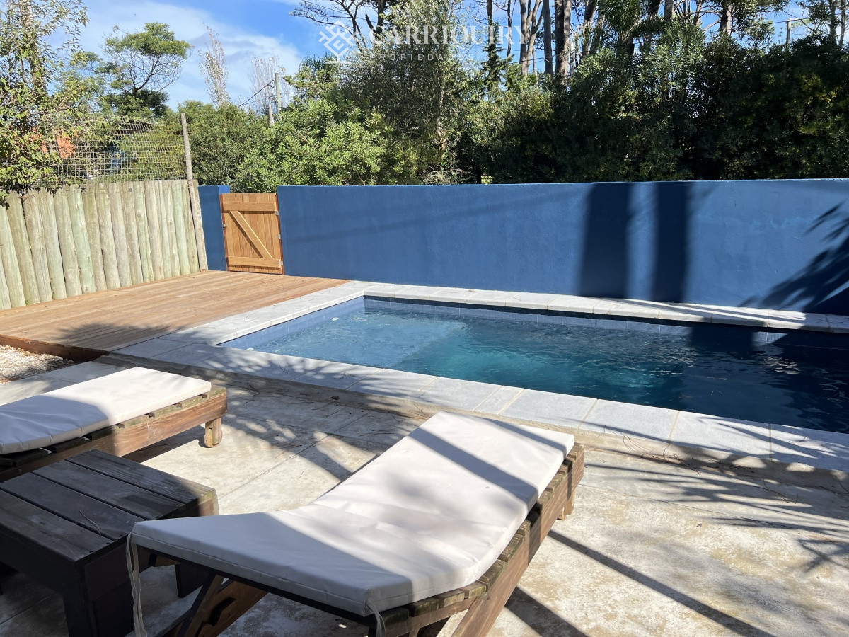 Casa ID.8150/Oportuidad!!!-Casa-en-venta-Barrio-privado-a-minutos-de-la-barra,-3-dormitiorios,-increible-entorno - Importante casa en alquiler temporal, Montoya