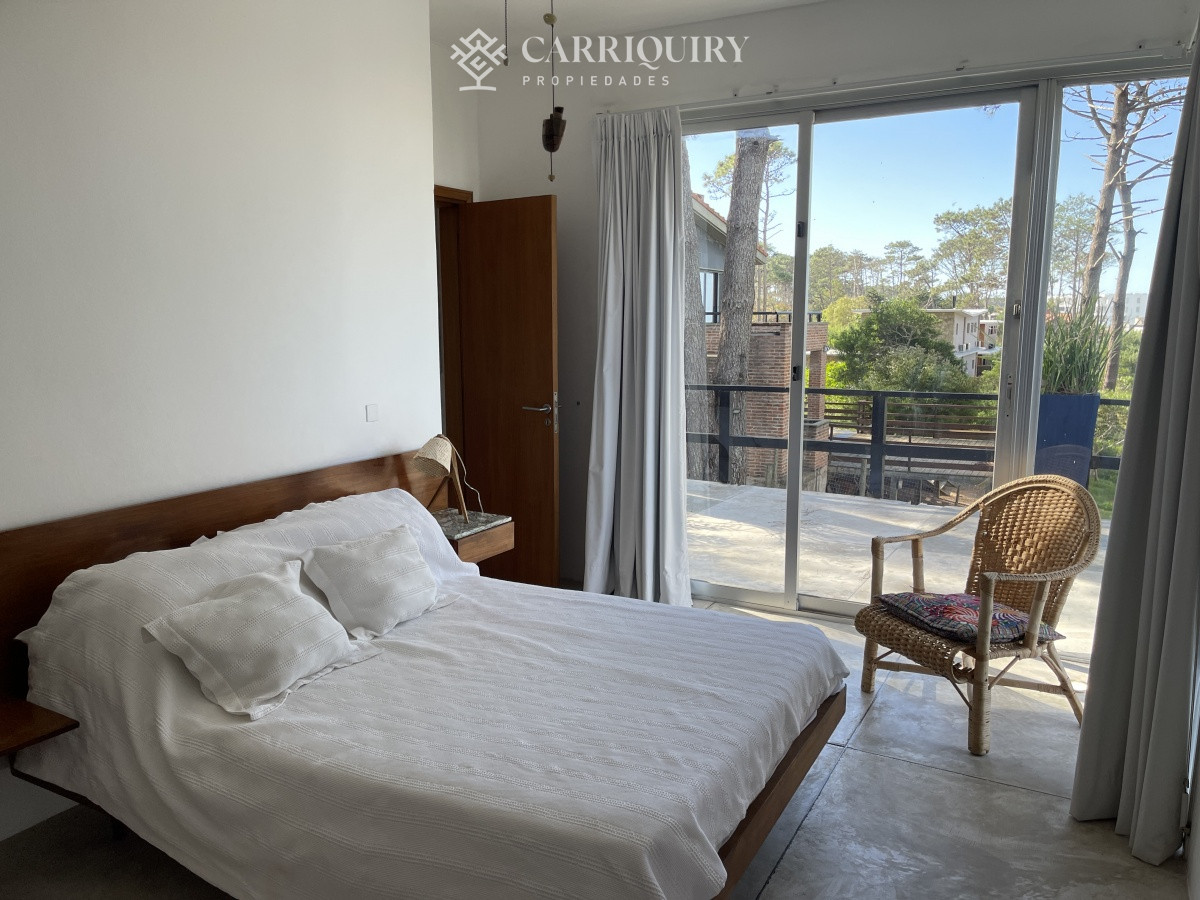 Casa ID.8150/Oportuidad!!!-Casa-en-venta-Barrio-privado-a-minutos-de-la-barra,-3-dormitiorios,-increible-entorno - Importante casa en alquiler temporal, Montoya