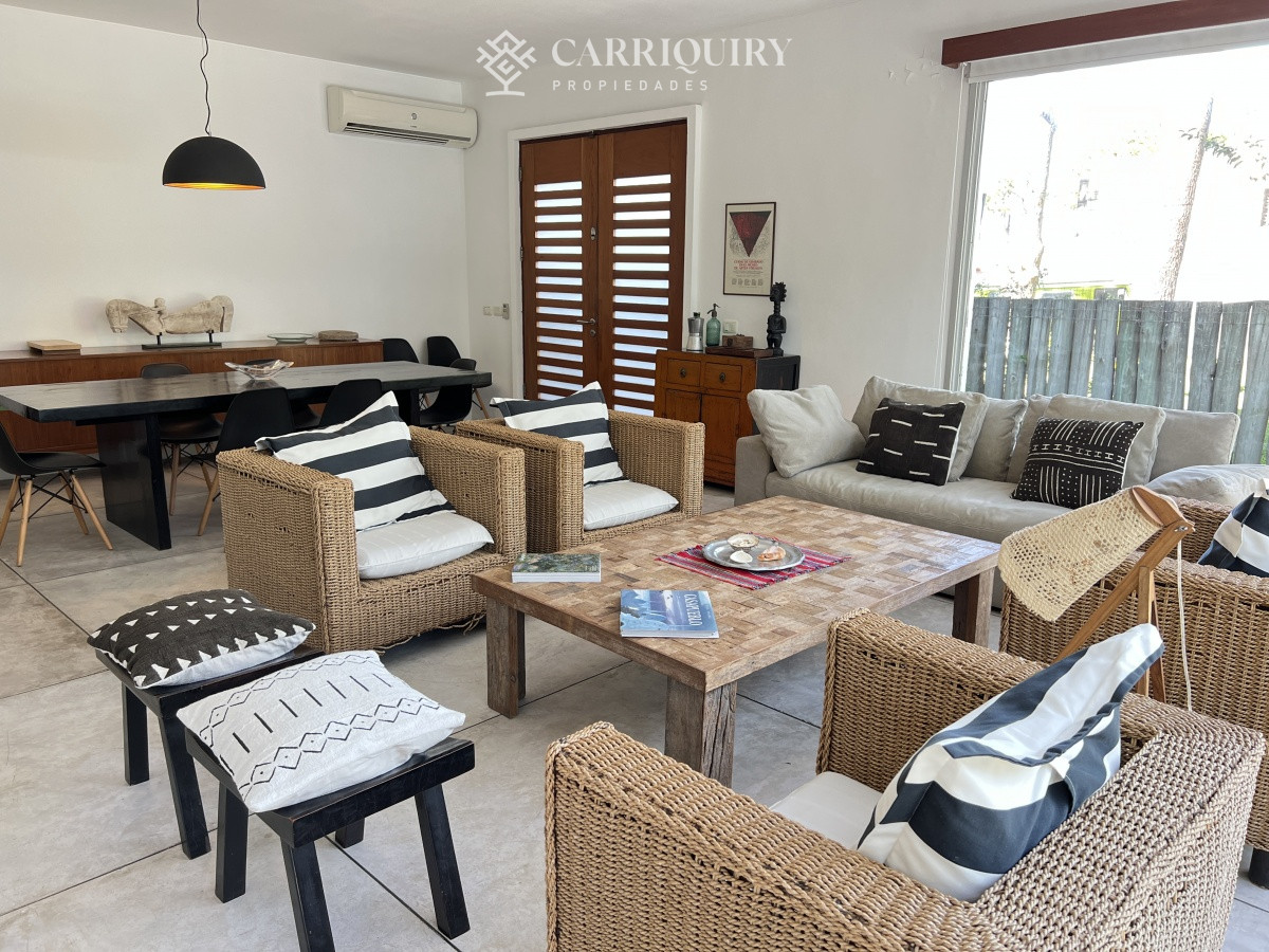 Casa ID.8150/Oportuidad!!!-Casa-en-venta-Barrio-privado-a-minutos-de-la-barra,-3-dormitiorios,-increible-entorno - Importante casa en alquiler temporal, Montoya