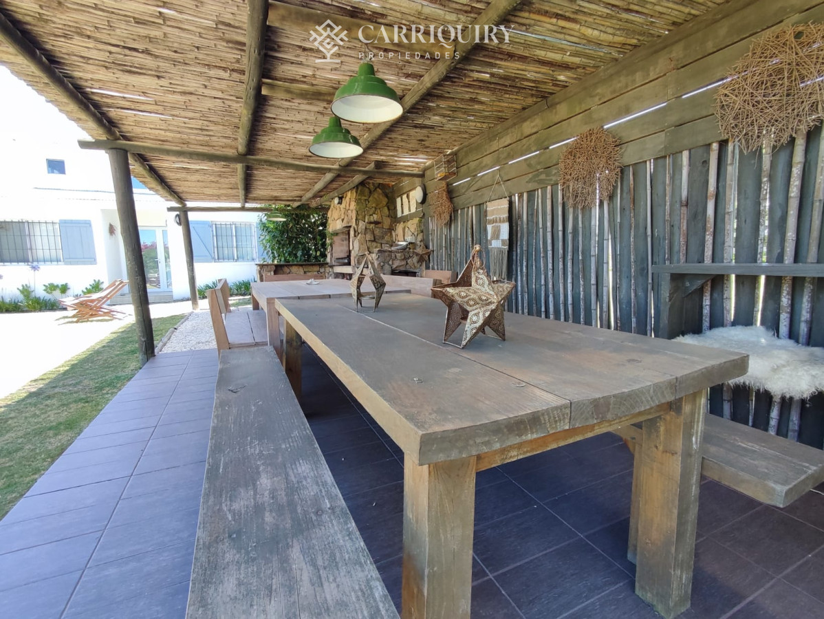 Casa ID.8154/Cómoda-casa-de-4-dormitorios- -servicio-en-Montoya - Casa de 3 dormitorios, a 100mts del mar, en Montoya, La Barra