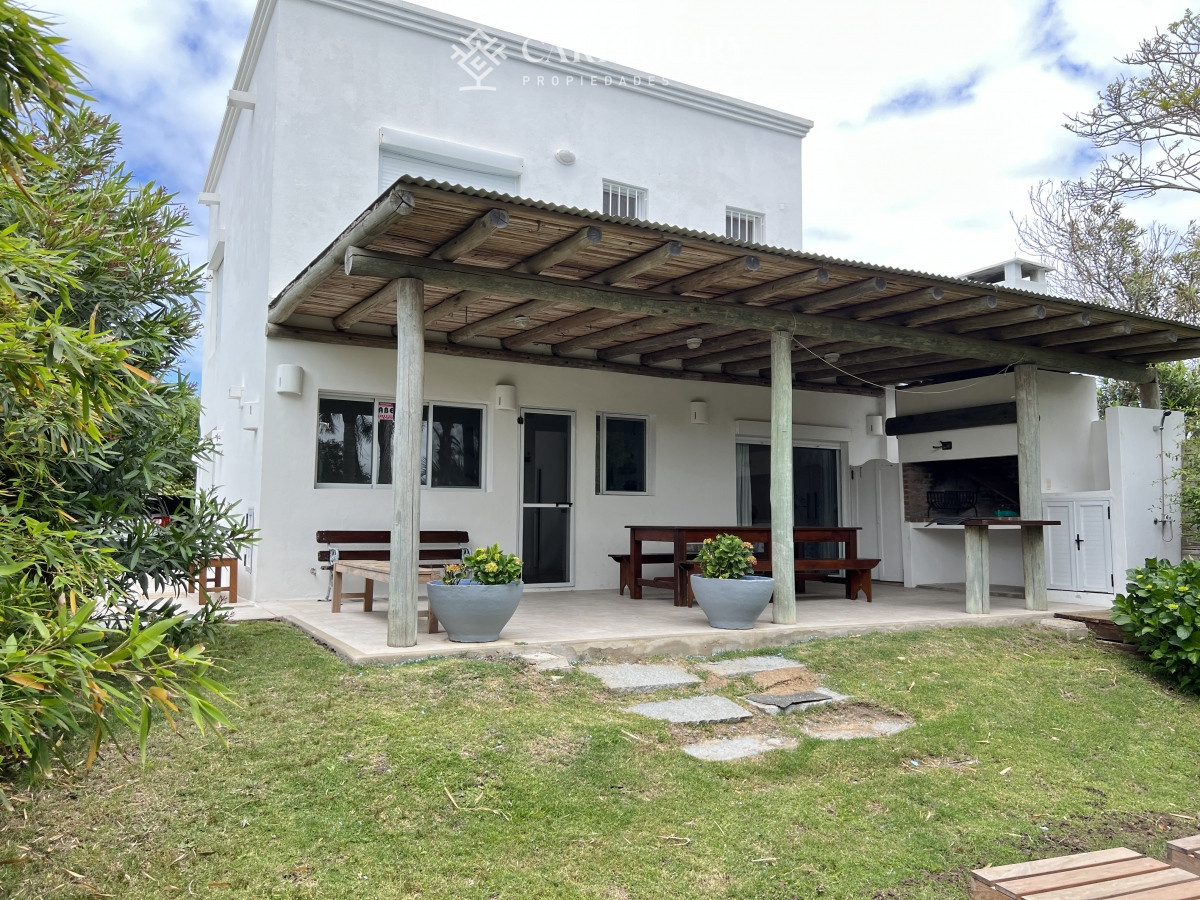 Casa ID.8134/La-Loma - Casa en Alquiler en La Barra. 5 dormitorios en total