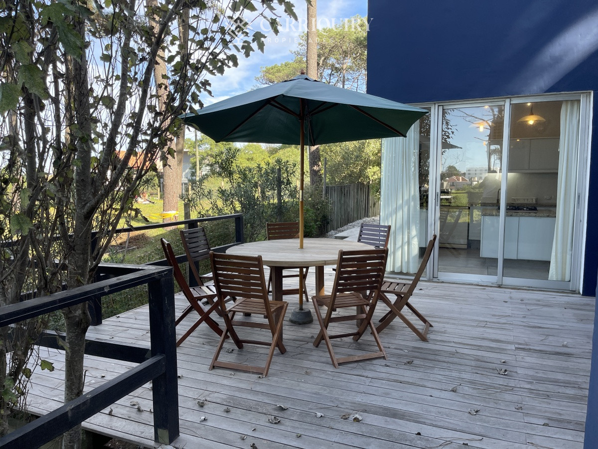 Casa ID.8150/Oportuidad!!!-Casa-en-venta-Barrio-privado-a-minutos-de-la-barra,-3-dormitiorios,-increible-entorno - Importante casa en alquiler temporal, Montoya