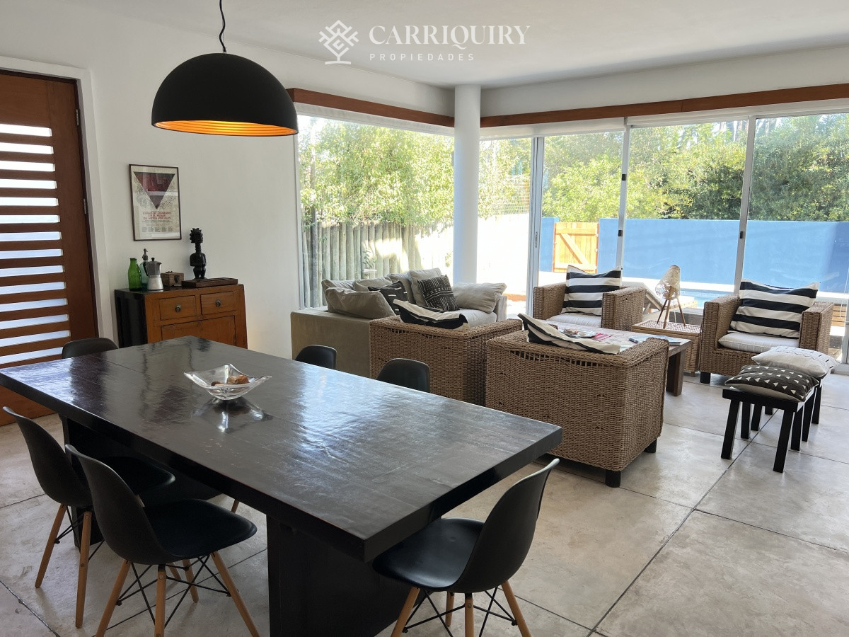 Casa ID.8150/Oportuidad!!!-Casa-en-venta-Barrio-privado-a-minutos-de-la-barra,-3-dormitiorios,-increible-entorno - Importante casa en alquiler temporal, Montoya