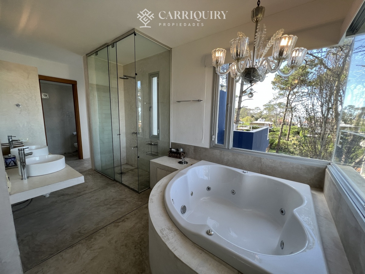 Casa ID.8150/Oportuidad!!!-Casa-en-venta-Barrio-privado-a-minutos-de-la-barra,-3-dormitiorios,-increible-entorno - Importante casa en alquiler temporal, Montoya