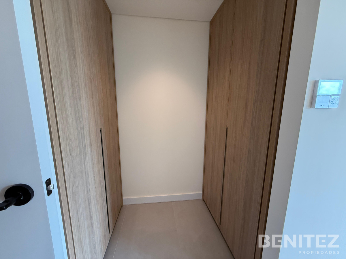 Apartamento ID.9659 - Departamento de 4 dormitorios en suite más servicio, sobre la playa, Manantiales