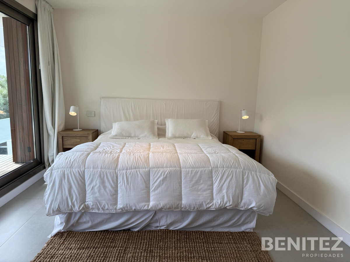 Apartamento ID.9659 - Departamento de 4 dormitorios en suite más servicio, sobre la playa, Manantiales