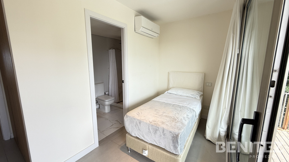 Apartamento ID.9659 - Departamento de 4 dormitorios en suite más servicio, sobre la playa, Manantiales