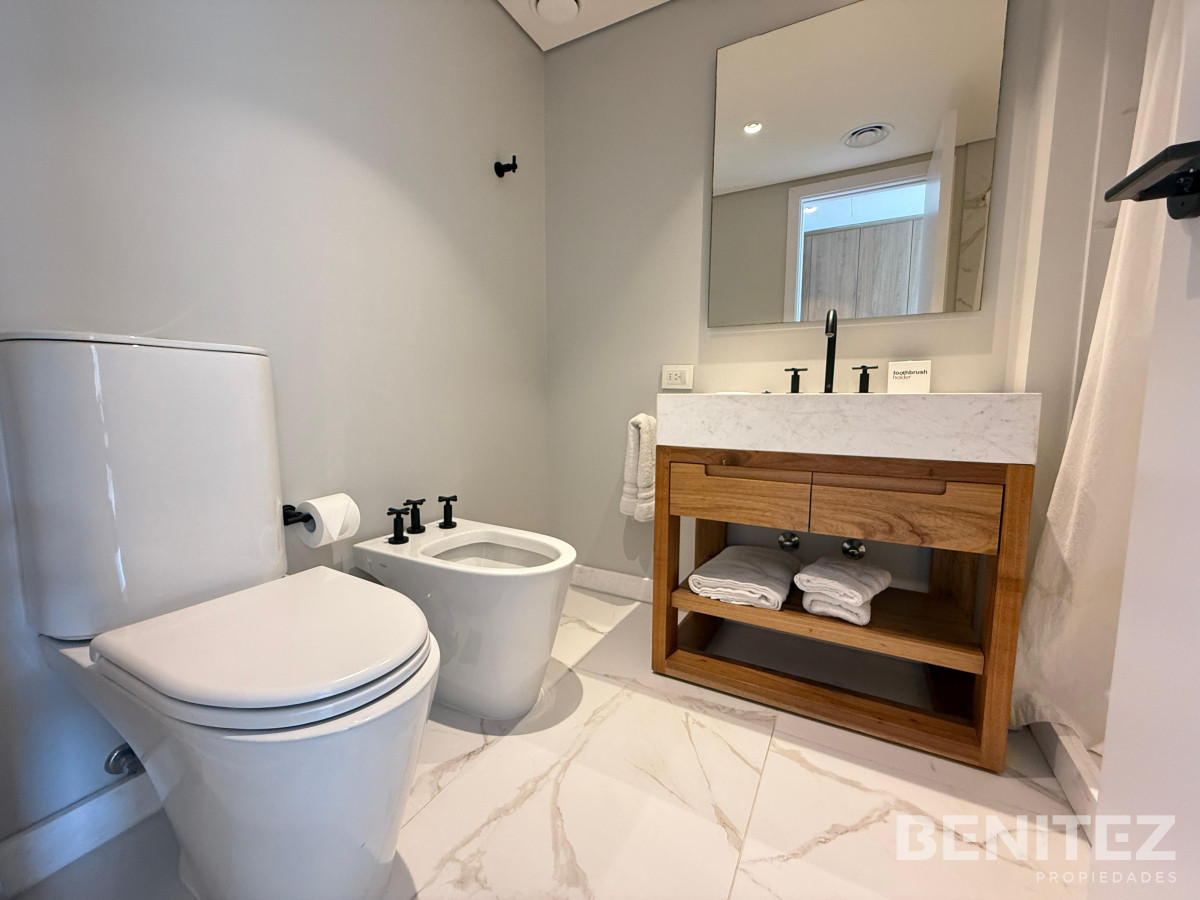 Apartamento ID.9659 - Departamento de 4 dormitorios en suite más servicio, sobre la playa, Manantiales