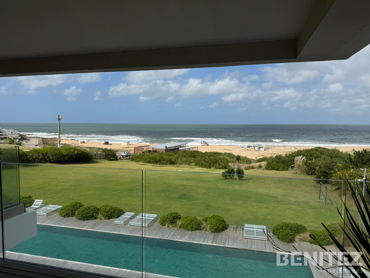 Apartamento ID.9659 - Departamento de 4 dormitorios en suite más servicio, sobre la playa, Manantiales