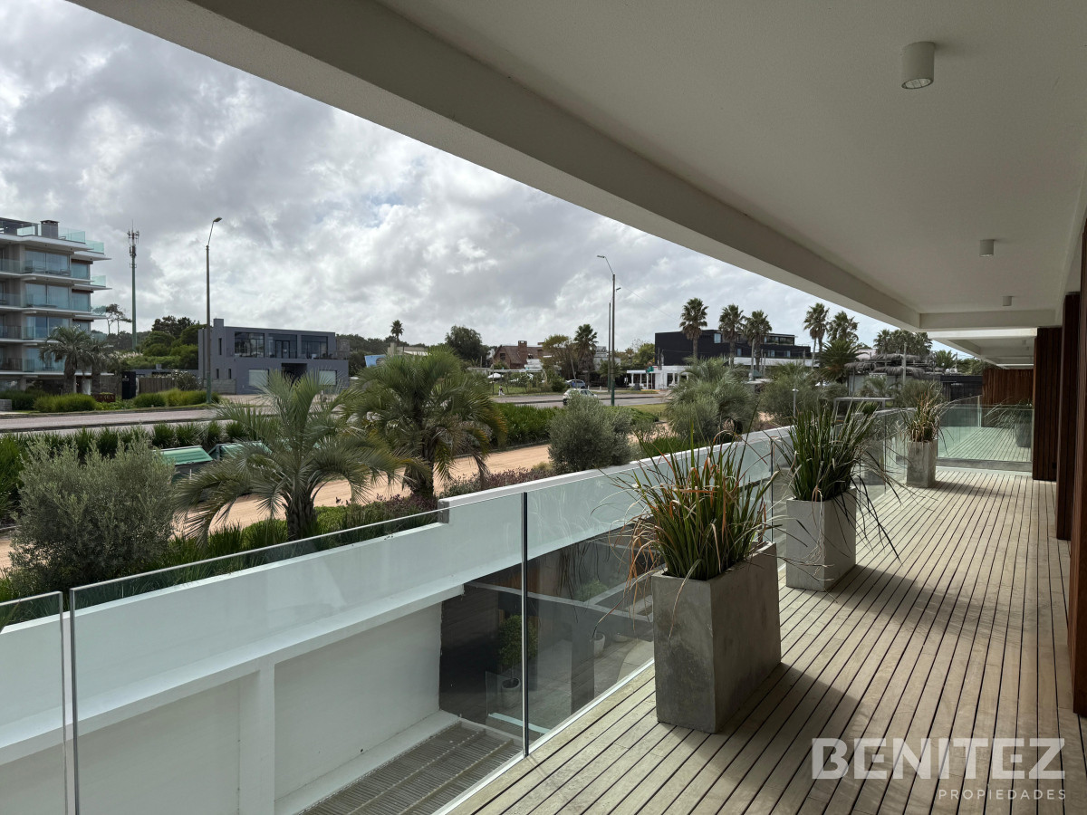 Apartamento ID.9659 - Departamento de 4 dormitorios en suite más servicio, sobre la playa, Manantiales