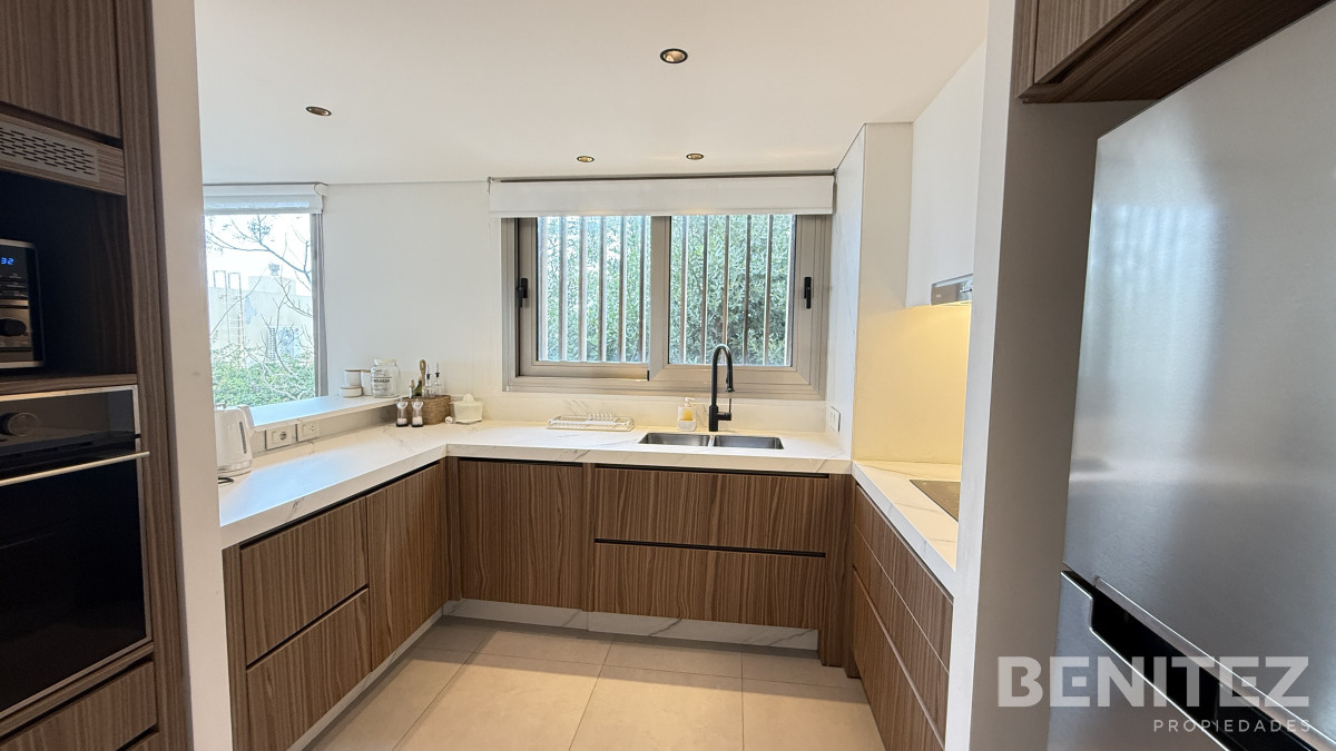 Apartamento ID.9659 - Departamento de 4 dormitorios en suite más servicio, sobre la playa, Manantiales