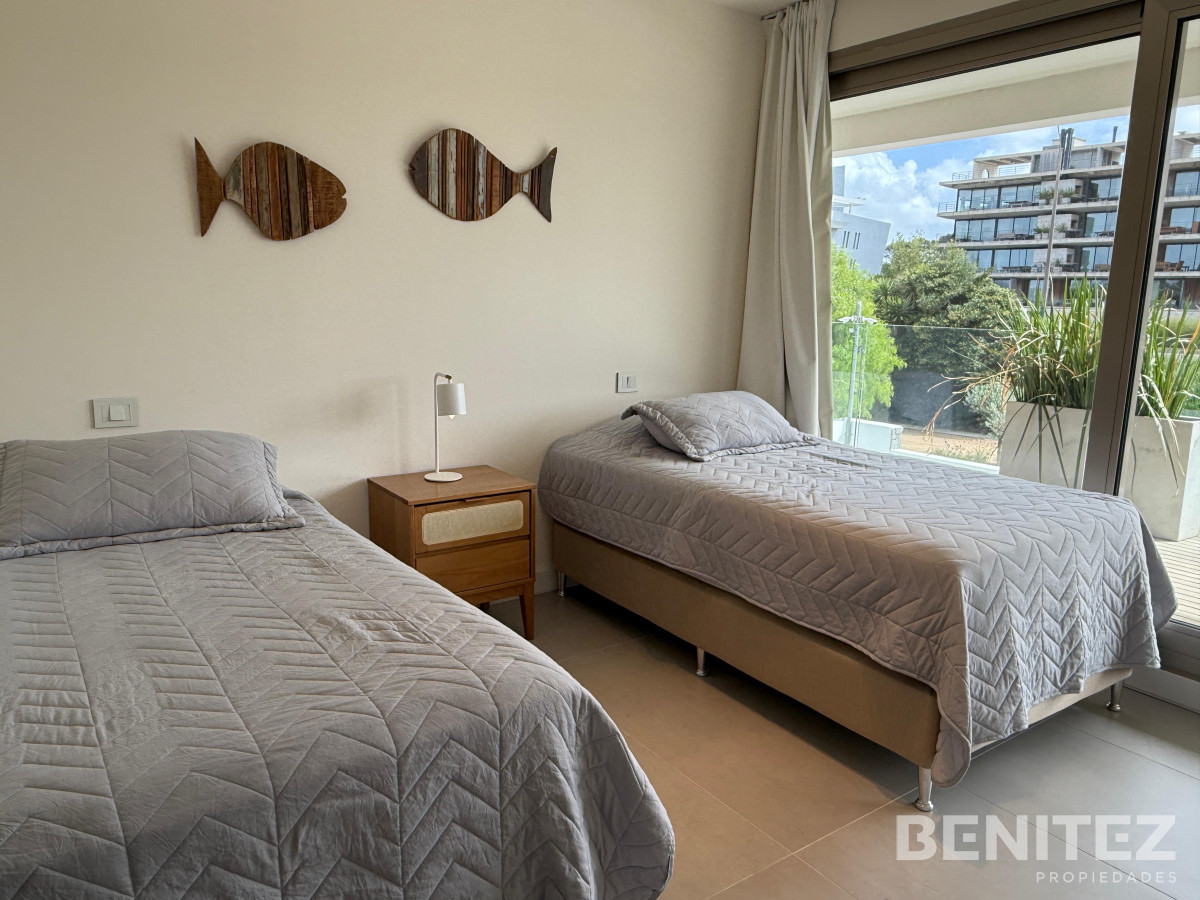 Apartamento ID.9659 - Departamento de 4 dormitorios en suite más servicio, sobre la playa, Manantiales