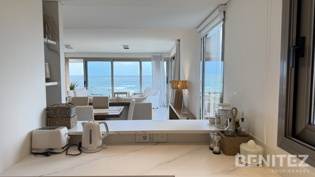 Apartamento ID.9659 - Departamento de 4 dormitorios en suite más servicio, sobre la playa, Manantiales