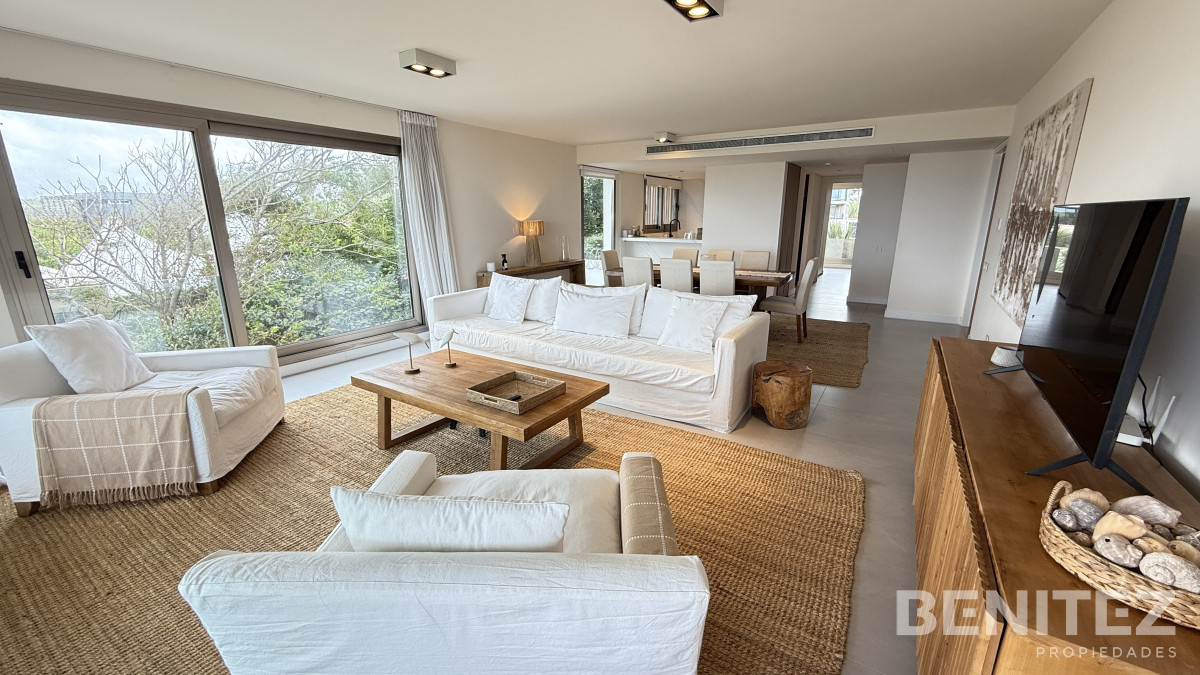 Apartamento ID.9659 - Departamento de 4 dormitorios en suite más servicio, sobre la playa, Manantiales