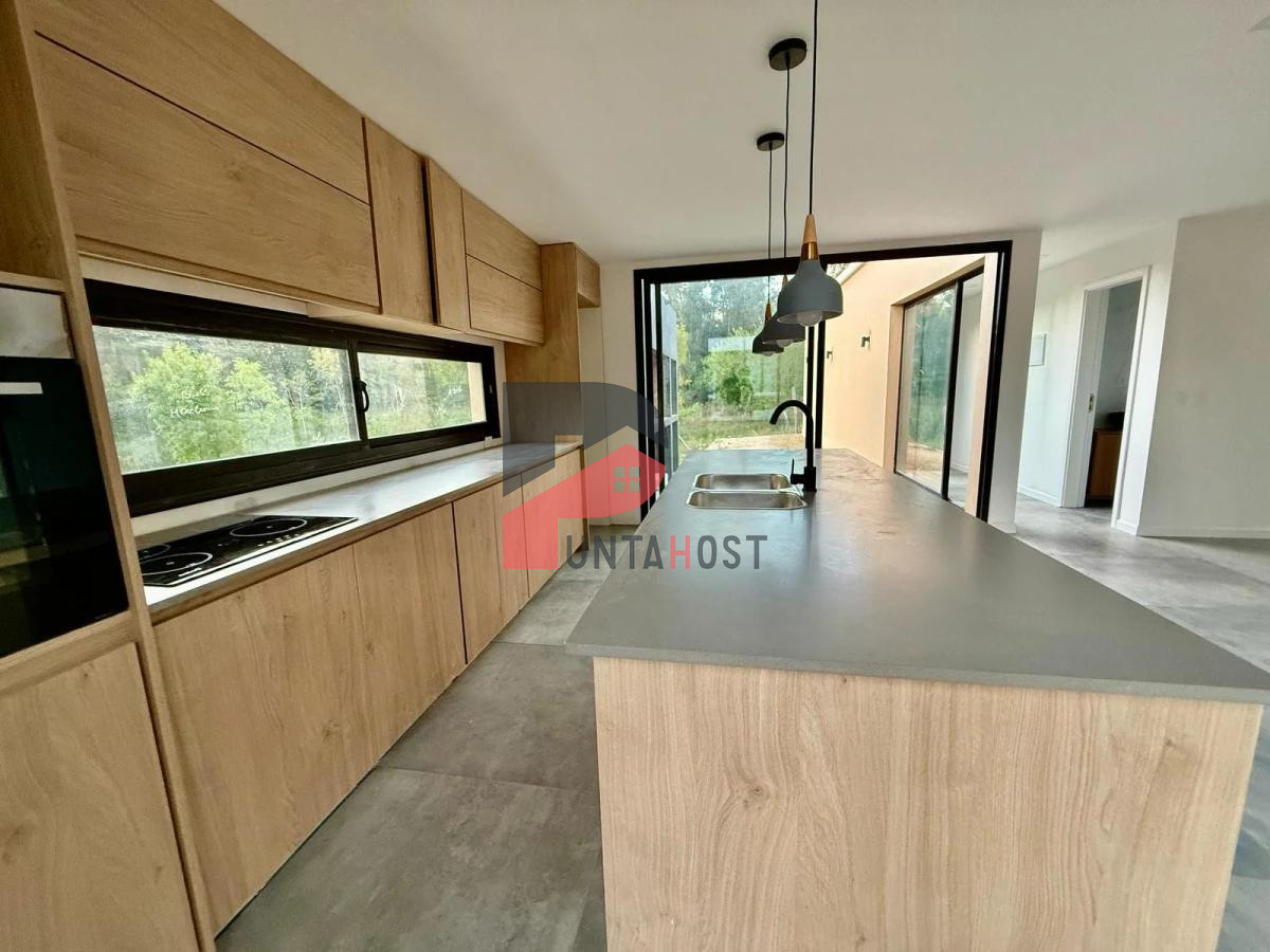 Casa ID.145 - Casa de 2 dormitorios 2 baños en El tesoro, La Barra