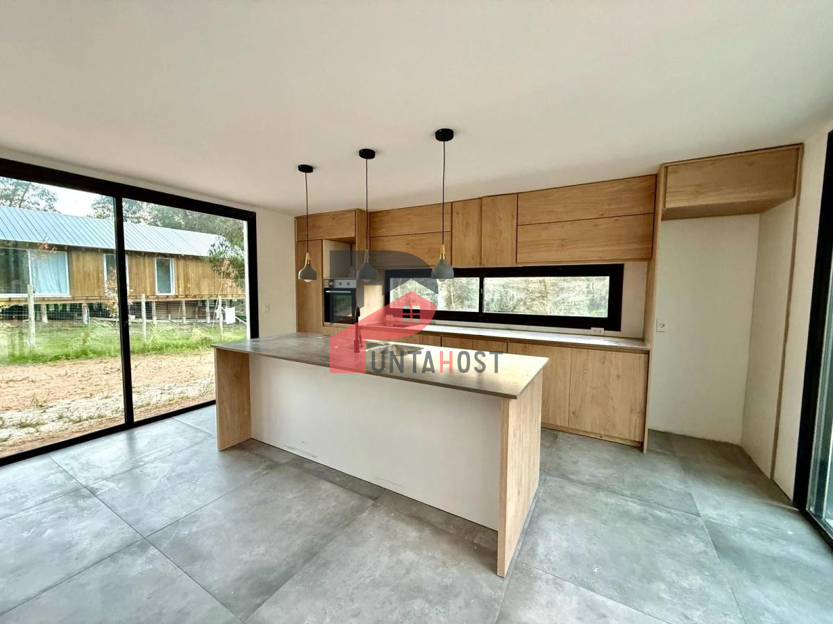 Casa ID.145 - Casa de 2 dormitorios 2 baños en El tesoro, La Barra