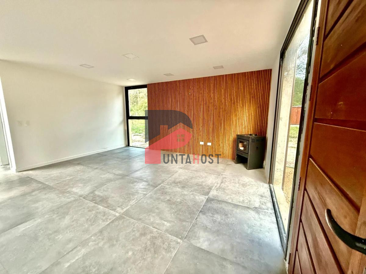Casa ID.145 - Casa de 2 dormitorios 2 baños en El tesoro, La Barra