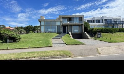 Venta casa 6 dormitorio  frente al mar en Montoya, La Barra