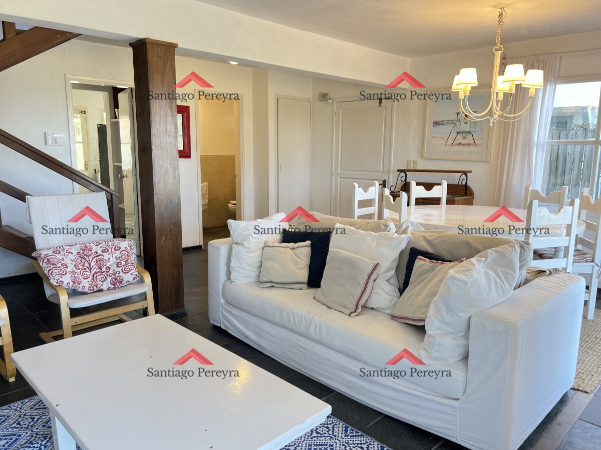 Casa ID.14670 - Casa en Montoya con excelente vista al mar, de 4 dormitorios más servicio 