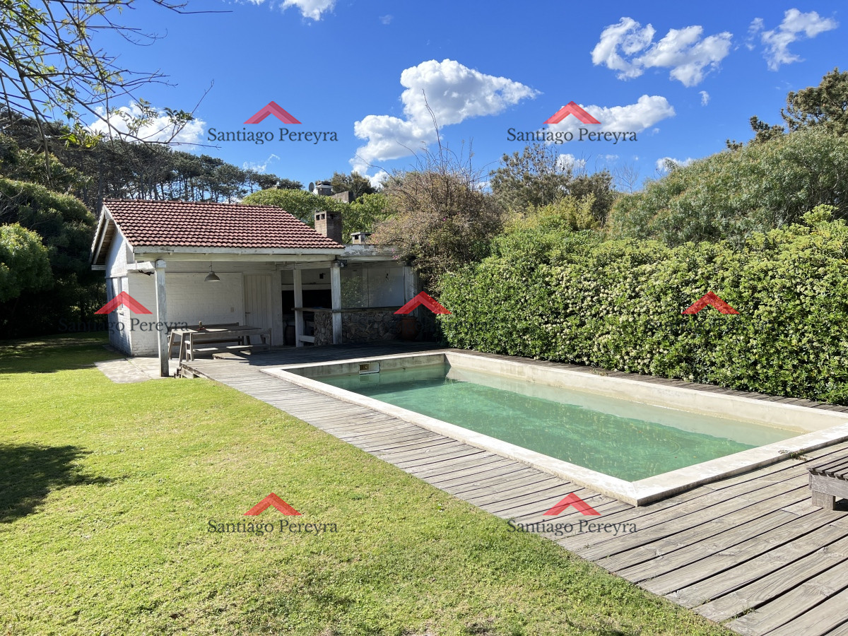 Casa ID.14670 - Casa en Montoya con excelente vista al mar, de 4 dormitorios más servicio 