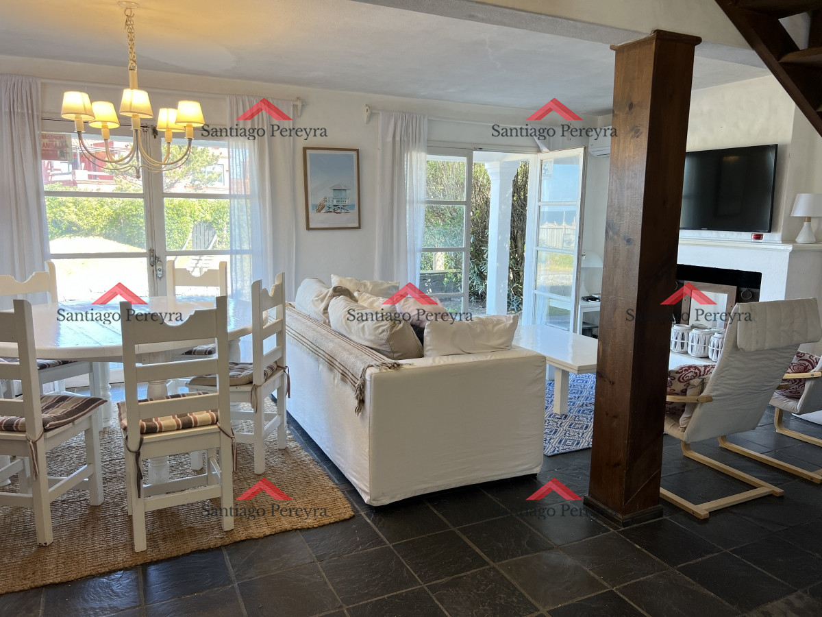 Casa ID.14670 - Casa en Montoya con excelente vista al mar, de 4 dormitorios más servicio 