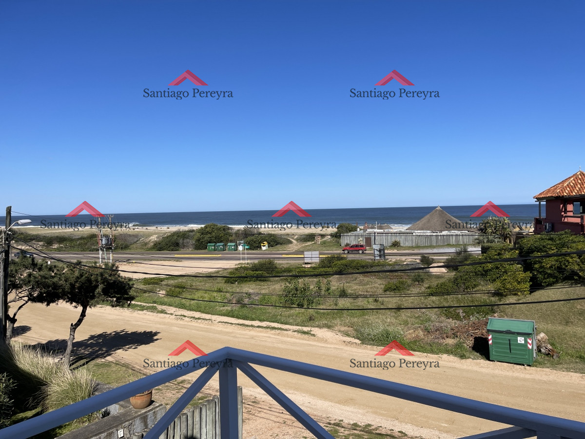 Casa ID.14670 - Casa en Montoya con excelente vista al mar, de 4 dormitorios más servicio 