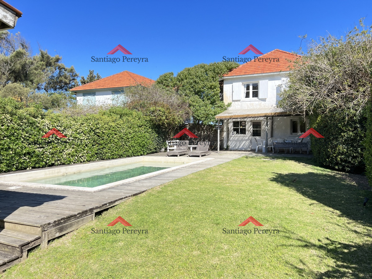 Casa ID.14670 - Casa en Montoya con excelente vista al mar, de 4 dormitorios más servicio 
