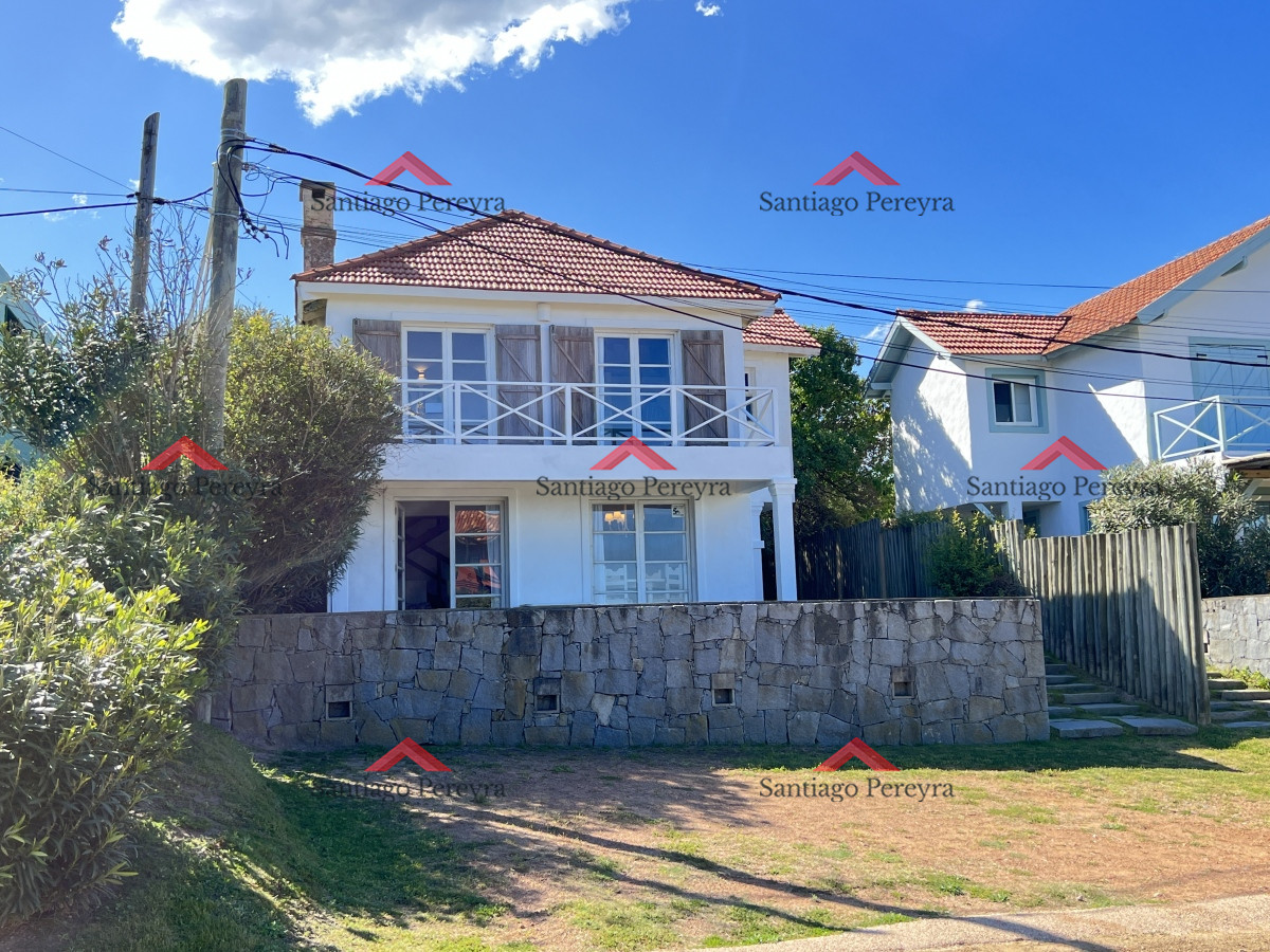 Casa ID.14670 - Casa en Montoya con excelente vista al mar, de 4 dormitorios más servicio 