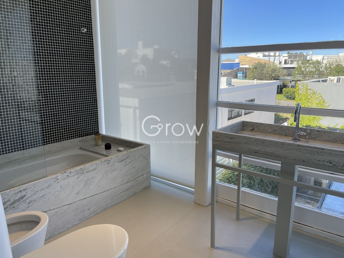 Casa ID.2911 - Excelente casa en La Barra de 4 dormitorios mas servicio