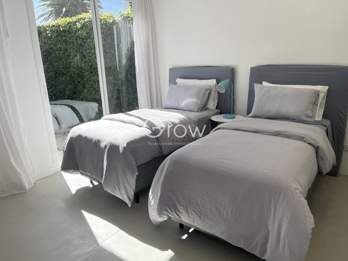 Casa ID.2911 - Excelente casa en La Barra de 4 dormitorios mas servicio