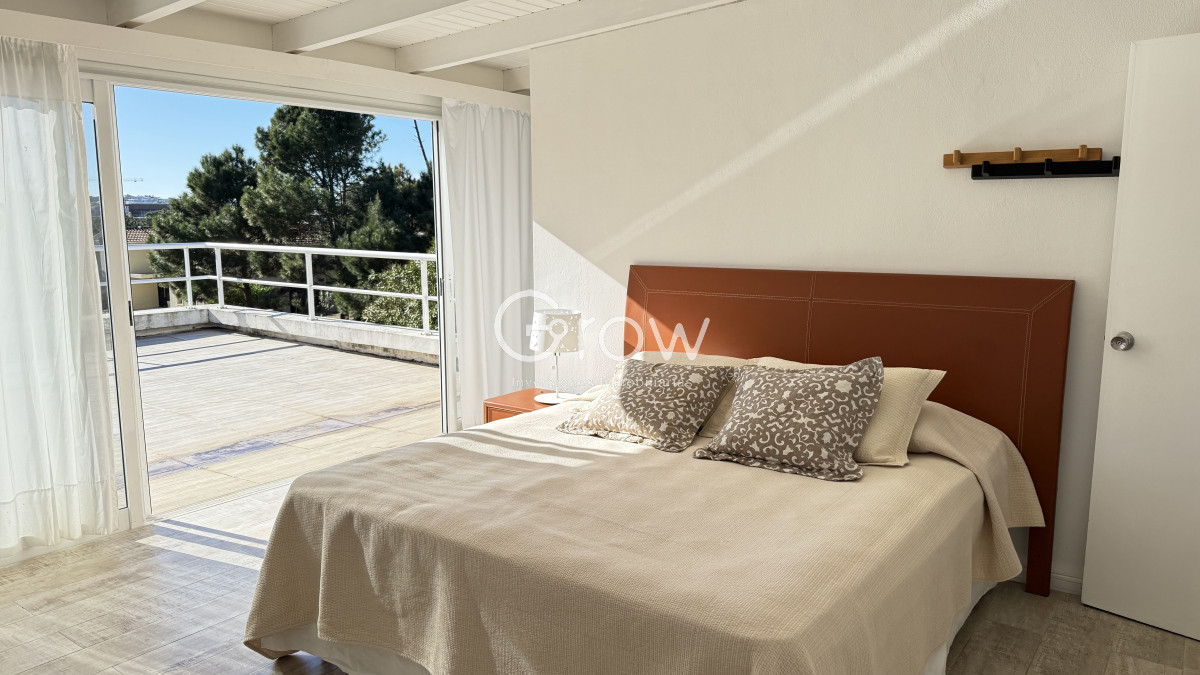 Casa ID.2335 - Casa en Laguna Blanca de 5 dormitorios y dependencia de servicio, piscina.