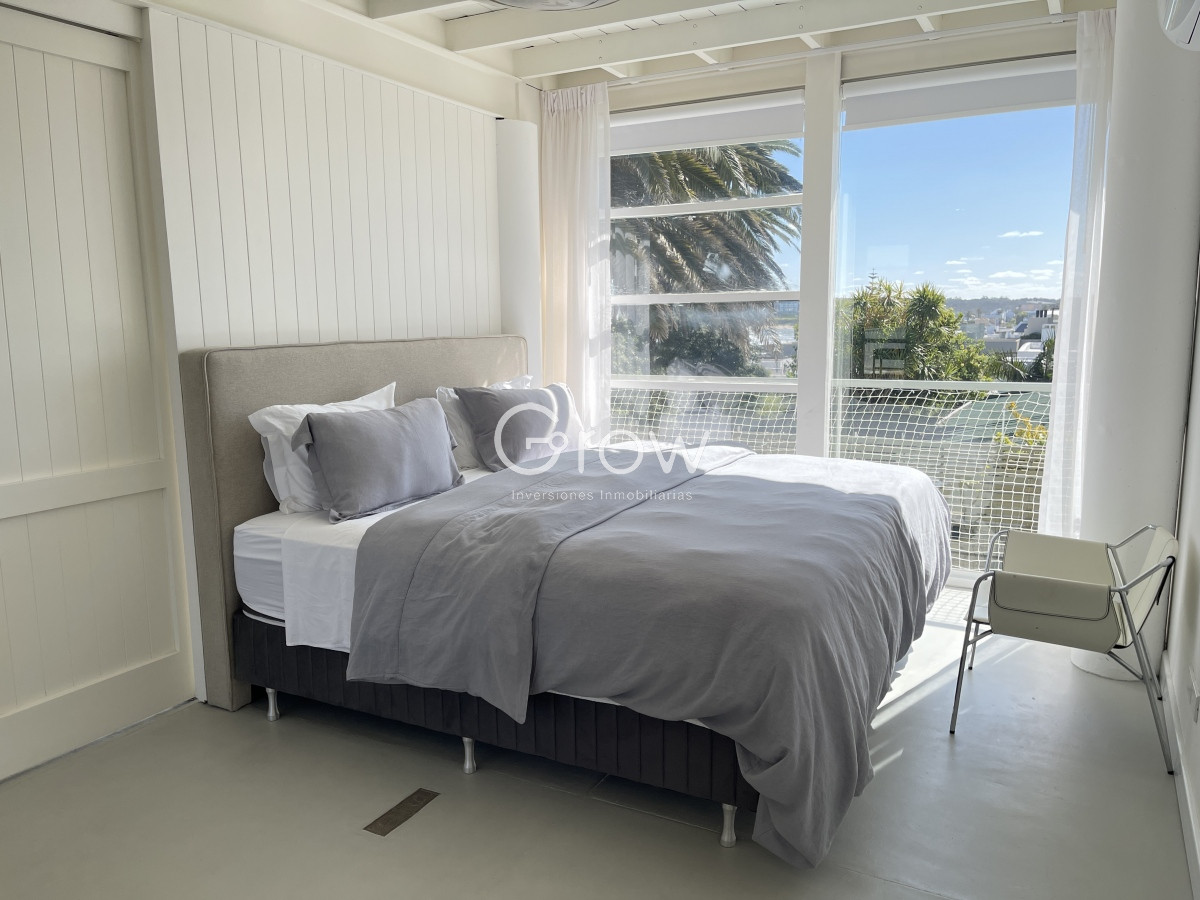 Casa ID.2911 - Excelente casa en La Barra de 4 dormitorios mas servicio